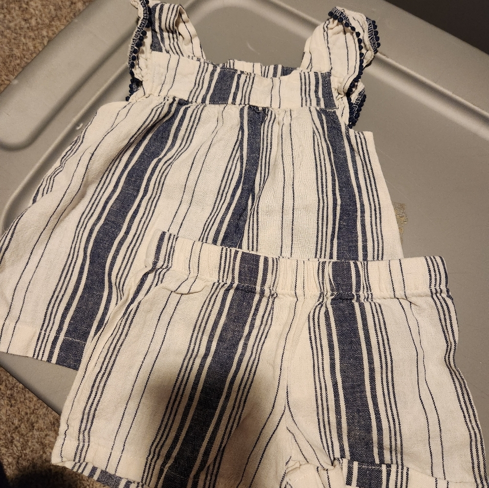 Carter's Baby girl short set. Size 24 months.